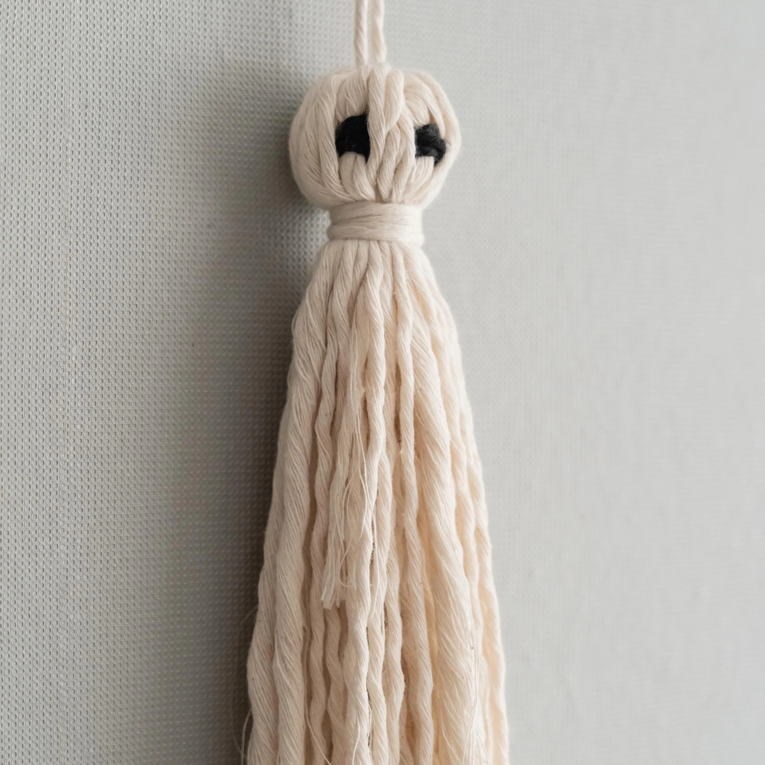 Macrame Ghost, Halloween Decor, Halloween Macrame, Goth Wall Hanging, Halloween Wall Decor, Macrame Gifts, Halloween Ghosts, Home Decor V82